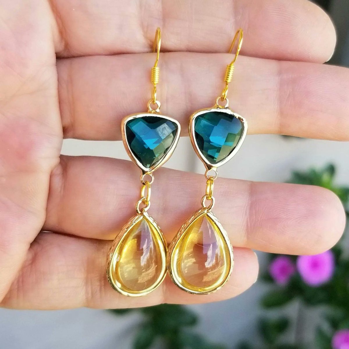 TrendingNowGift's tweet image. 14k Gold Topaz &amp;amp; Citrine Dangle Earrings #jewelry #earrings #dangleearrings #citrine #citrinejewelry #citrineearrings #topaz #topazearrings #handmadeearrings #handmadegift #Mothersday #mothersdaygift #graduationgift #bridal #handmadegifts 
 etsy.me/43xcTYn via @Etsy