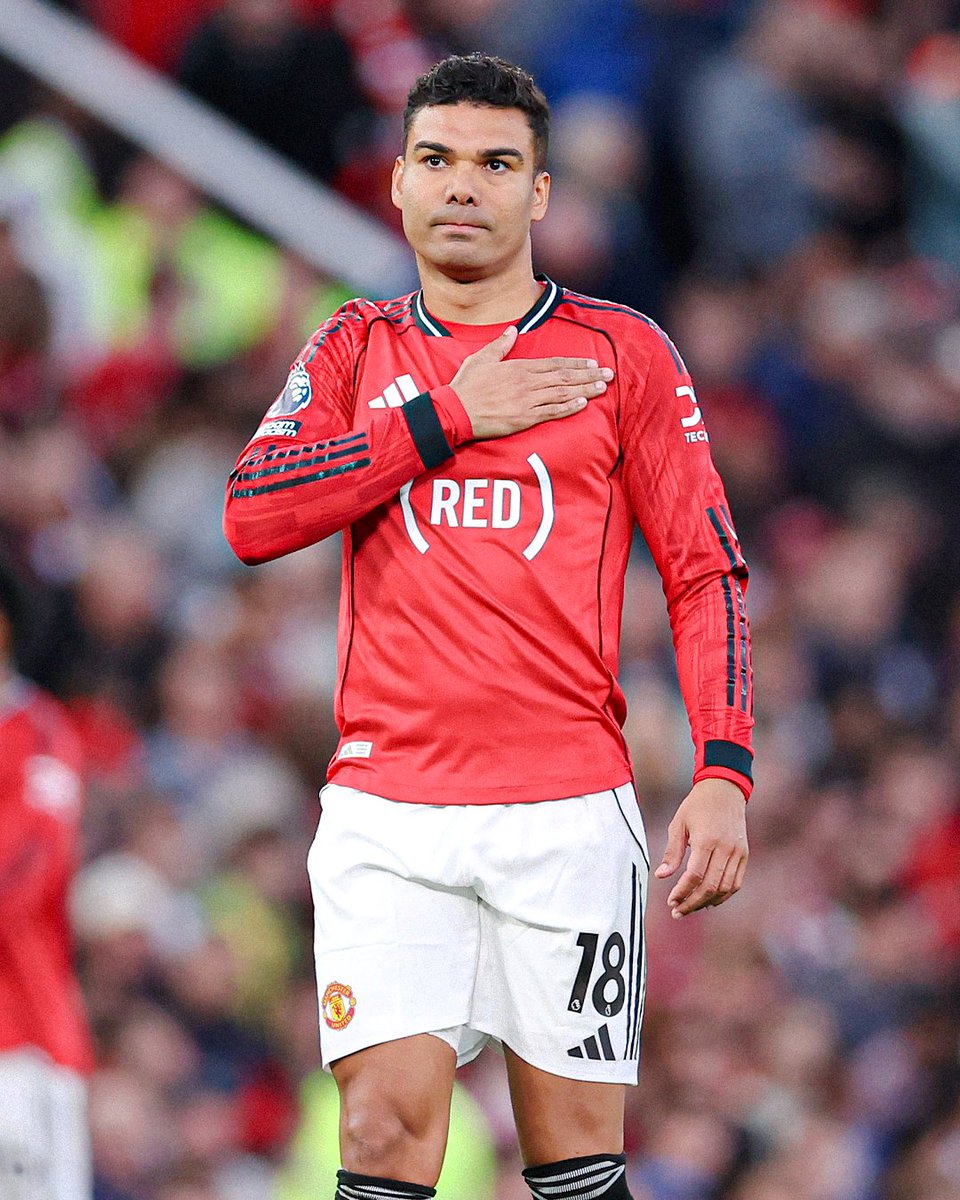 RedArmyBrasil's tweet image. INTERVALO

United jogou 12 minutos, até o gol 1° gol. Tomou um sufoco tremendo, extremamente mal posicionado, 0 intensidade. Por sorte, pintou um contra-ataque fortuito no final e Sesko cravou.

De resto, temos que agradecer MUITO a Lammens!

[2-0] #MUNBRE #PremierLeagueNaESPN