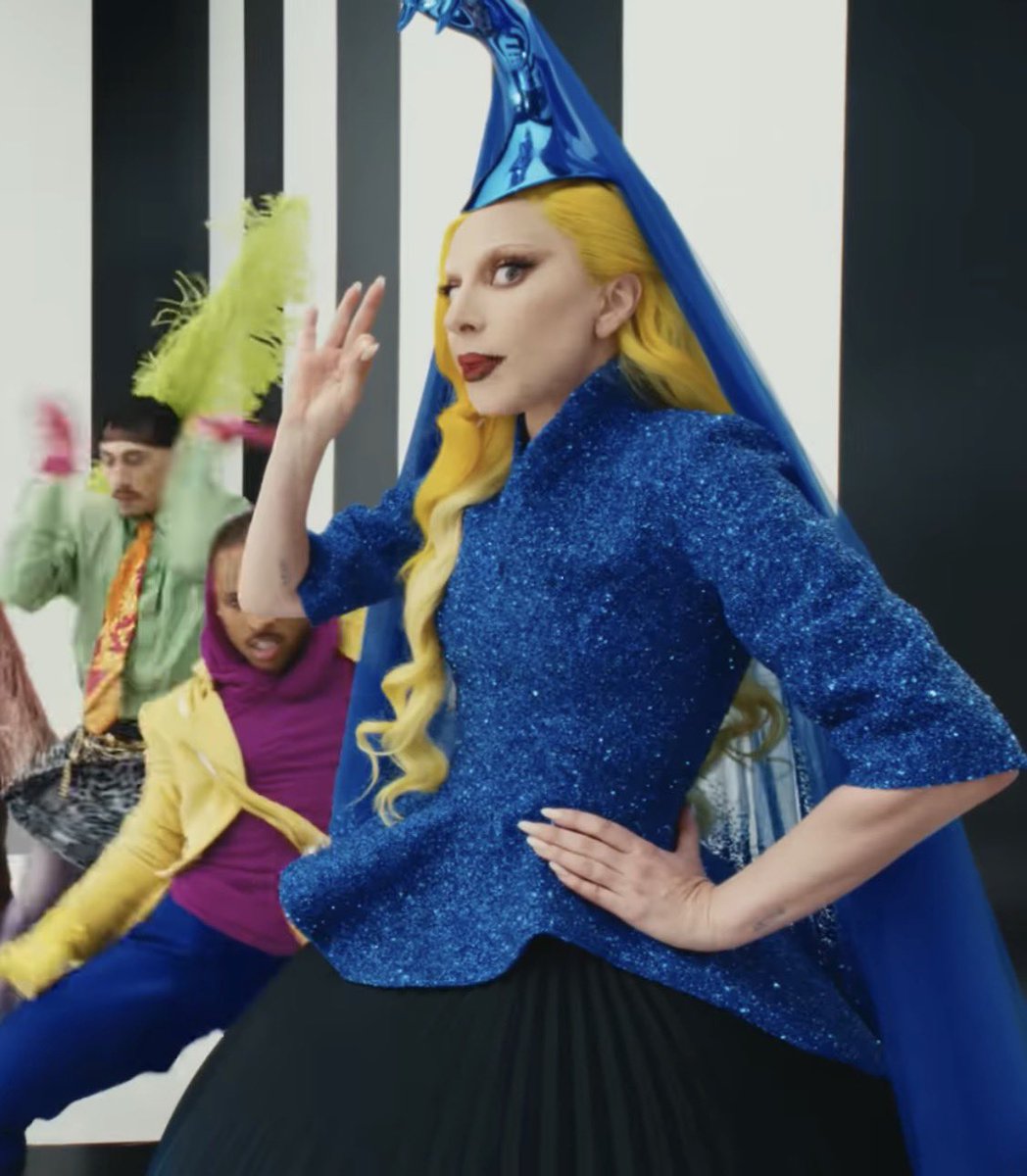 TⱯY 🪩🫧🖤 tweet media