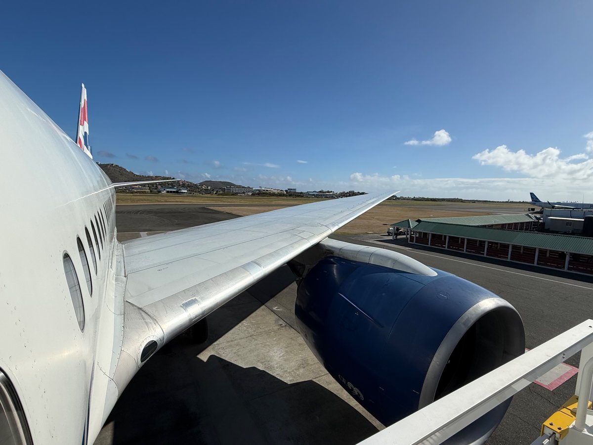 NealeJehan's tweet photo. Another long ride on the 777-236ER, with a stop somewhere hot! #oldiesbutgoodies! https://t.co/JGuw8R0YSj
