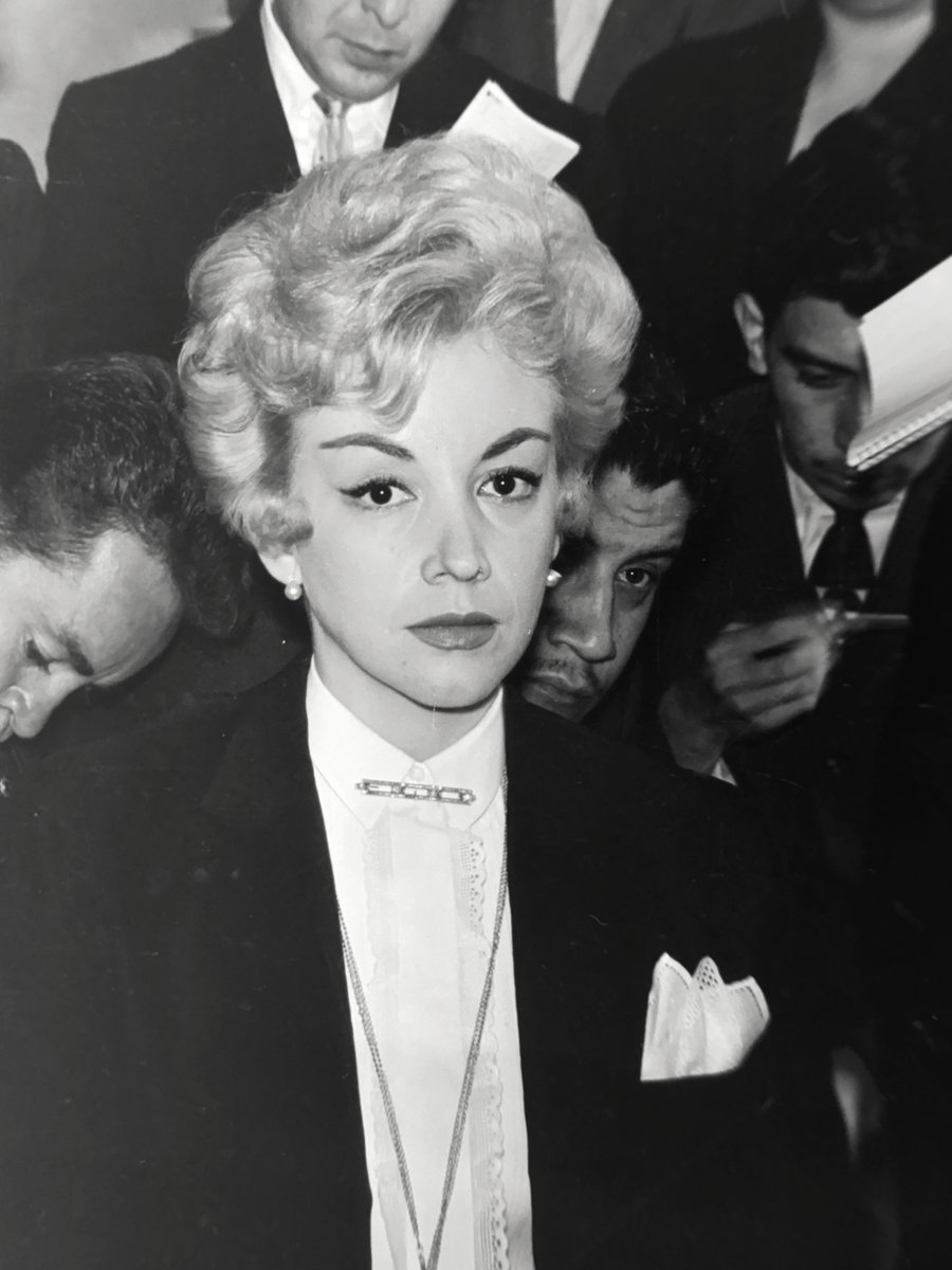 AGNMex's tweet photo. #UnDíaComoHoy, pero de 1929, nació Evangelina Elizondo, cantante, directora de orquesta y actriz mexicana. https://t.co/tIVoKdCyt2