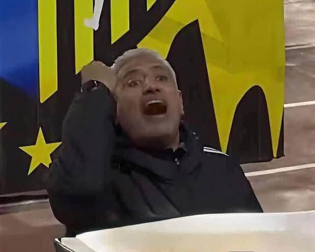 Al2nwar's tweet photo. @shno74 وانت اللى تستحق يا ملط
🤣🤣🤣🤣 https://t.co/jplCOeGuKZ