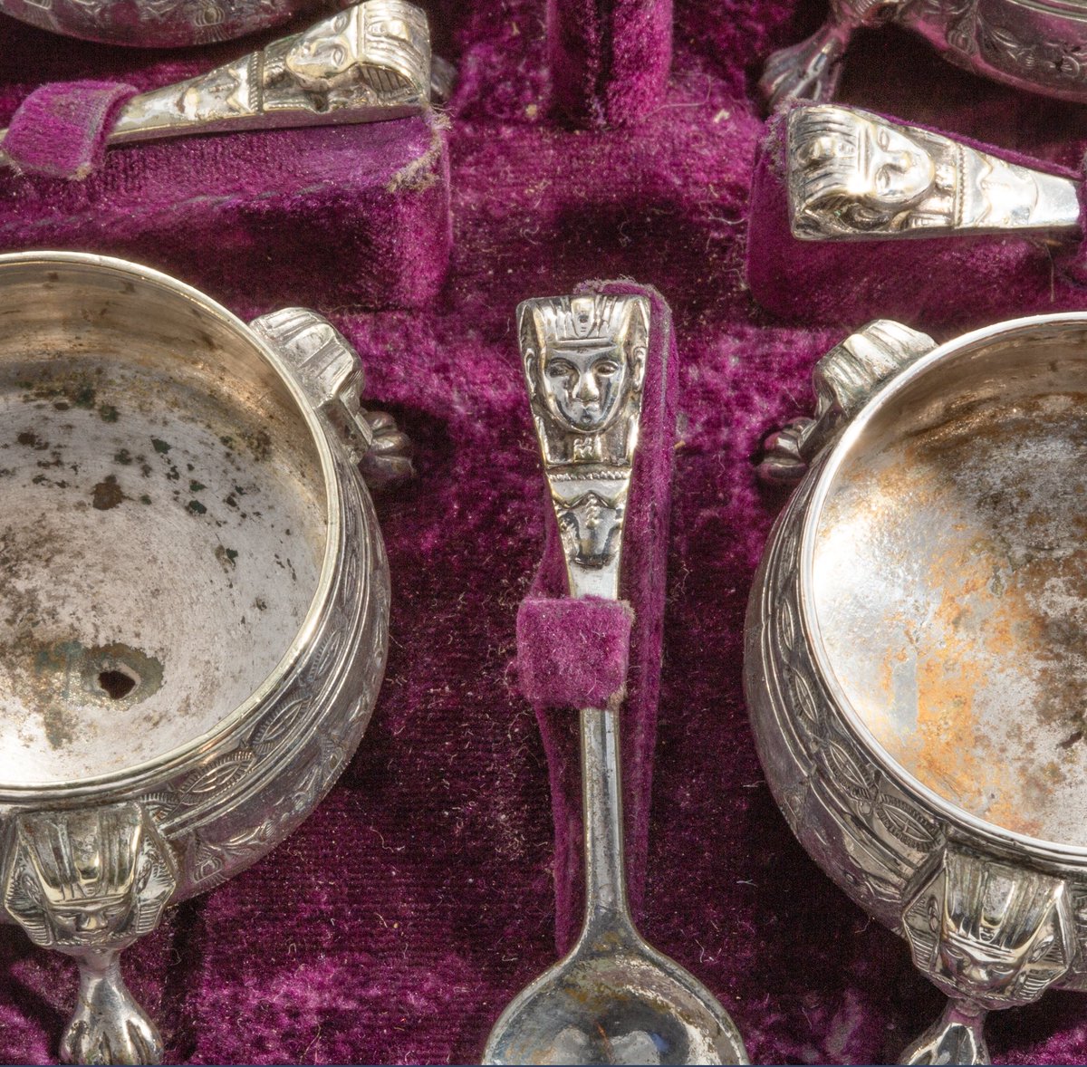 EgyptomaniaMuse's tweet image. Day 117 of #photoaday 

No self-respecting Victorian dinner table would be complete with a set of pharaoh-headed salt cellars!

#365days #365daychallenge #365photodaychallenge