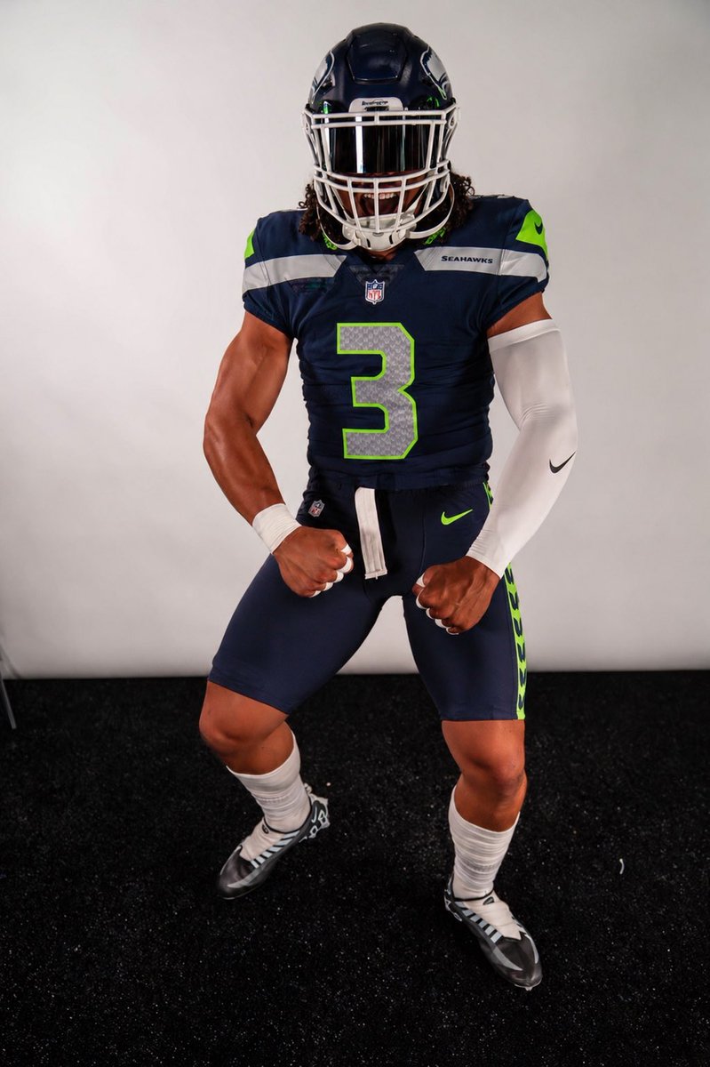 WebsterSyrus's tweet photo. Extremely blessed to get this opportunity. 
RMC loading….💚💙 https://t.co/5LDPhJfN6I