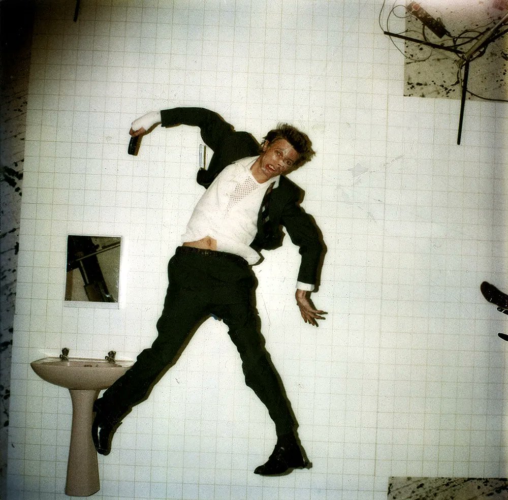 'Low' puede fácilmente ser el mejor disco de David Bowie, 'Heroes' es magnífico y tiene esa canción. Pero 'Lodger' tiene la energía, la fuerza, la alegría, el descaro del tipo de vuelta de las profundidades de los (muy fructíferos🤎) años en L. A. Discazo.
open.spotify.com/intl-es/track/…