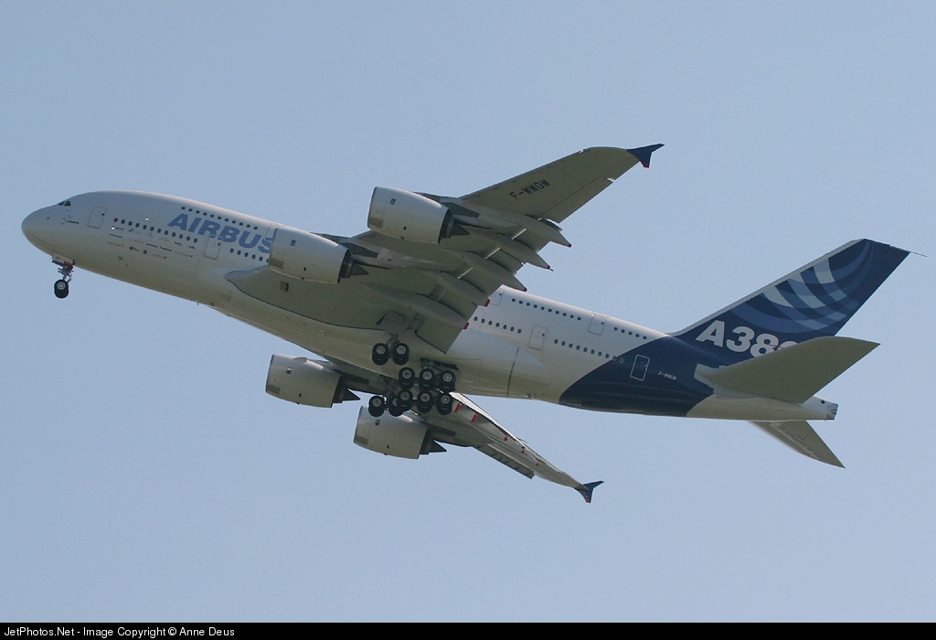 flightradar24's tweet image. On this day in 2005, the Airbus A380 flew for the first time. Right now, 63 are criss-crossing the sky.