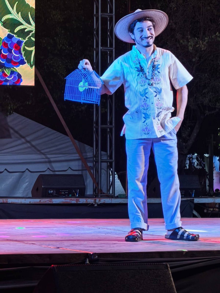 ManuelitoAAA's tweet photo. Tuve la maravillosa oportunidad de participar en la pasarela de modas "Puntadas de tradición" realizado en el "Festival Gastronómico Cultural Caña, Sones y Sabores" organizado por el Gobierno Municipal de Cuauhtémoc https://t.co/3jgPyr0wkm