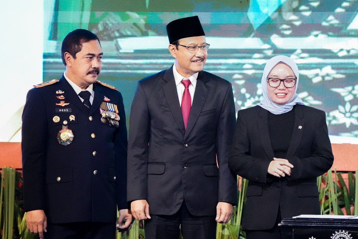 KemensosRI's tweet photo. Menteri Sosial Saifullah Yusuf (Gus Ipul) menghadiri Tasyakuran Hari Bakti Pemasyarakatan ke-62 bertema “Pemasyarakatan Kerja Nyata Pelayanan Prima” di Auditorium Kampus Politeknik Imigrasi dan Pemasyarakatan, Tangerang, Banten (27/4).

#KitaMulaiCaraBaru https://t.co/4nNVgd9VQp