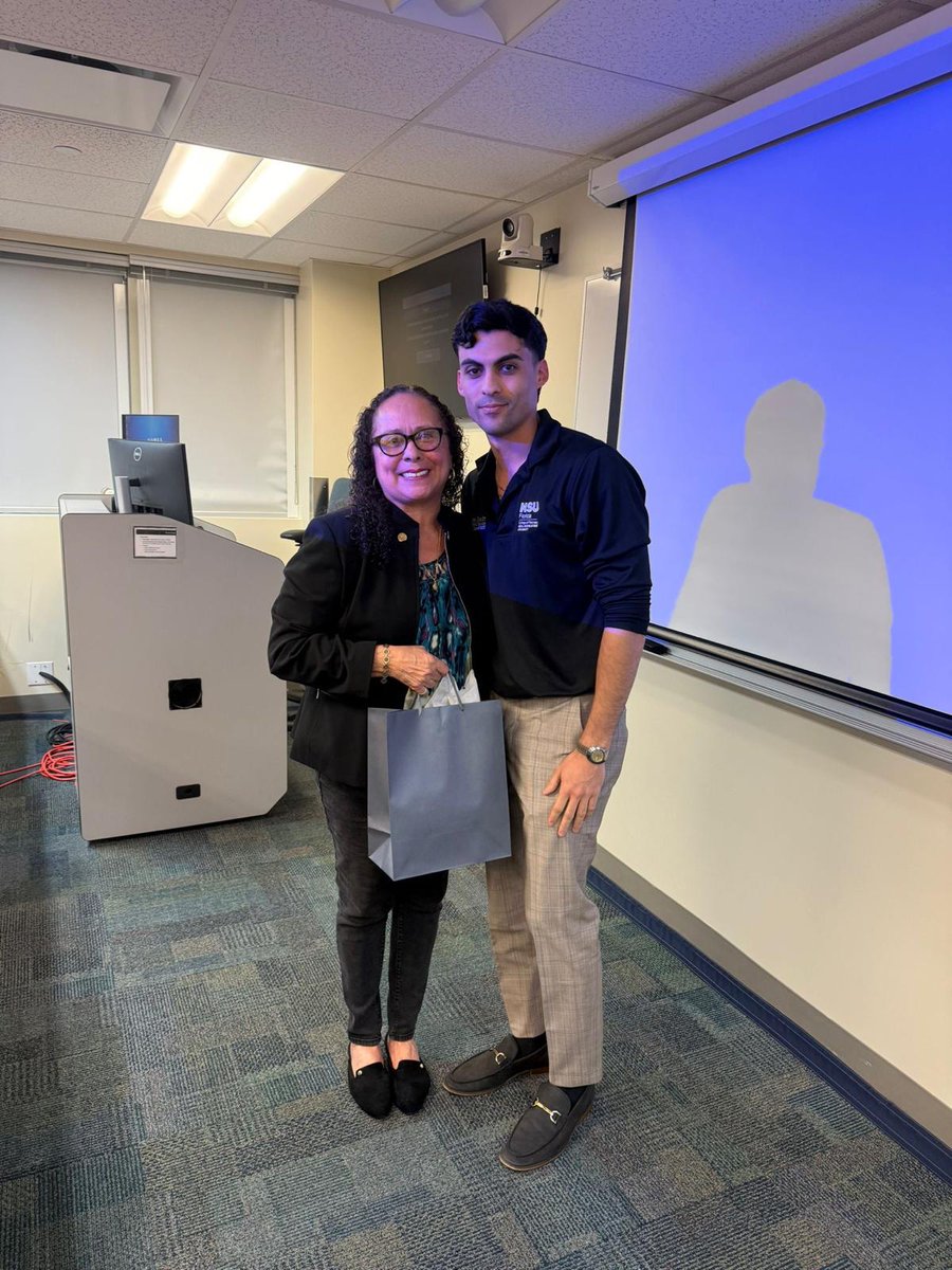 CFPR2's tweet photo. El pasado jueves, 23/04/26, la administración del Barry and Judy Silverman College of Pharmacy llevó a cabo el evento titulado “Professionalism and Passing the Torch”. https://t.co/tJWWZgJmIc