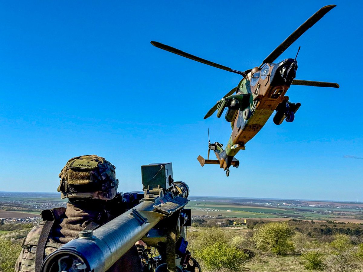 NATOTFSlovakia's tweet image. 🛡️ MN BDE TF SVK Air Defence Unit conducted a joint exercise with the 11th Air Force Brigade in Nitra 🇸🇰.
Interoperability with allied systems strengthens integrated air defence, enhancing NATO capabilities and protecting Allied airspace.
🇸🇰🇨🇿🇵🇹🇷🇴🇸🇮🇪🇸
#NATO #strongertogether