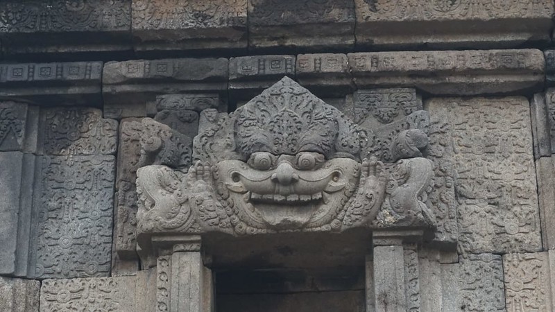 Blue_Git's tweet photo. @SADAL31454 Ada juga ini, mirip sama yg di Bali. Kita sebut "Kalamakara". Sejarahnya, Kalamakara itu dewa tampan yang dikutuk Sang Hyang Widi untuk makan tubuhnya sendiri, jadi sisa kepalanya yang mengerikan aja. https://t.co/05GfRP1hT8