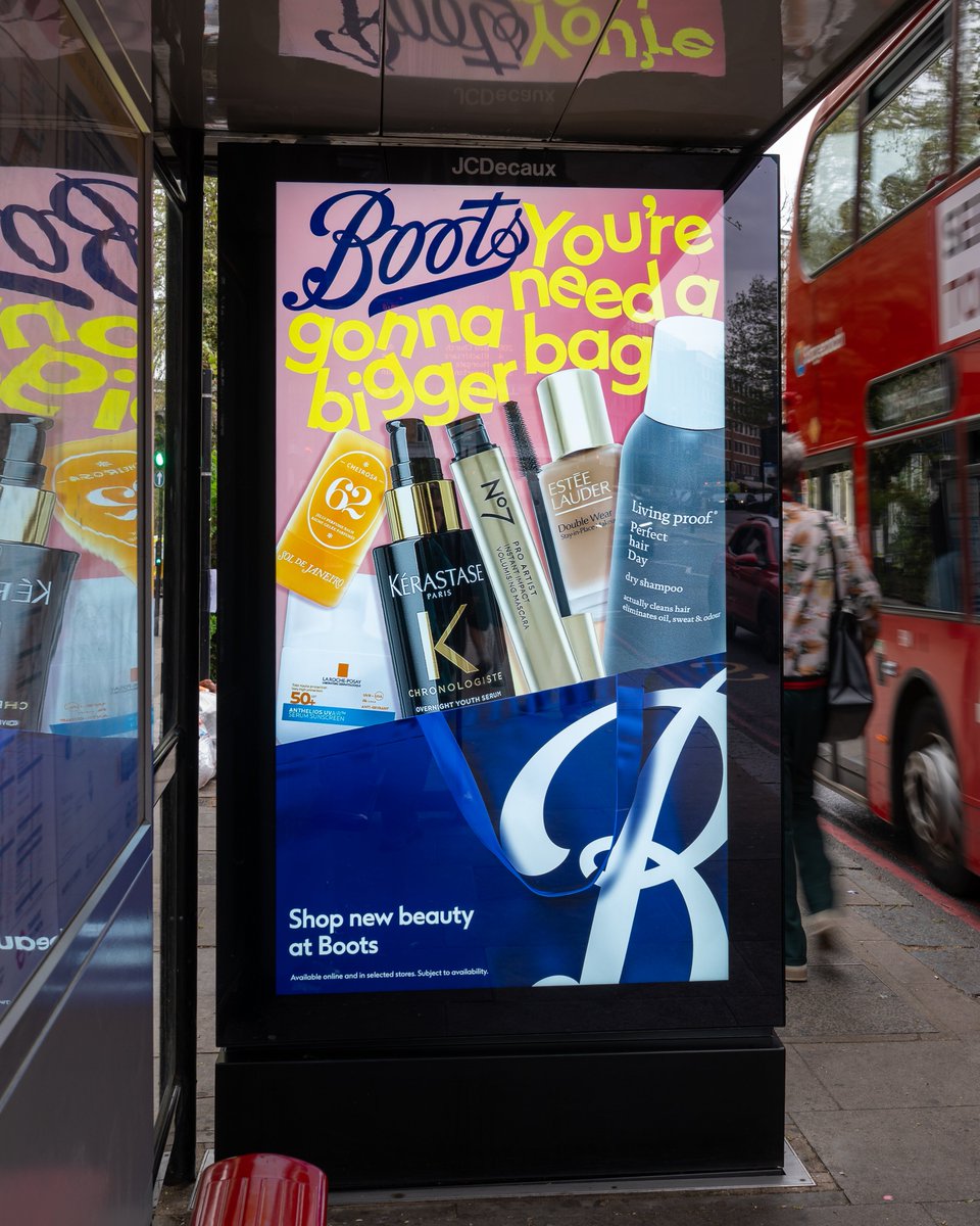 OutofhomeP's tweet image. "You're gonna need a bigger bag"
.
@BootsUK  
.
@JCDecaux_UK  
.
#ooh #outofhome #advertising #oohmedia #oohadvertising #advertisingphotography #oohmarketing #outdooradvertising #brandvisibility