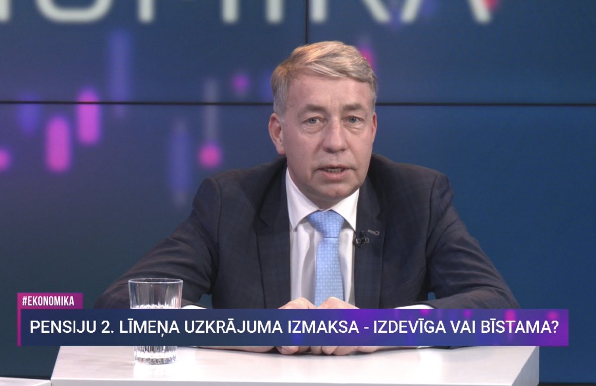 uldisaugulis's tweet photo. Vai 🇱🇻 Latvijas pensiju 2. līmenim nepieciešamas pārmaiņas un vai sabiedrībai pietiek finanšu pratības, lai pieņemtu gudrus lēmumus par savu nākotni?

Par šiem būtiskajiem jautājumiem diskutējām @tv24_lv raidījumā “Uzmanības centrā EKONOMIKA” kopā ar pensiju sistēmas ekspertu Edgaru Voļski un SEB Life and Pension Baltic valdes priekšsēdētāju Arnoldu Čulkstēnu.

Diskusijā skaidri iezīmējās, ka pensiju sistēmai jābūt ilgtspējīgai. Tikpat svarīgi ir stiprināt iedzīvotāju finanšu 📚 pratību, jo zināšanas par uzkrājumiem un pensijām tieši ietekmē katra cilvēka drošību vecumdienās. Mums jārunā ne tikai par to, kā uzkrāt, bet arī par to, kā veidot uzticamu sistēmu nākamajām paaudzēm.

Noskaties abas raidījuma daļas un spried pats!

🙌 Paldies par vērtīgo diskusiju.

Raidījuma 1. daļa⬇️
https://t.co/nlnMjr4vpk

Raidījuma 2. daļa⬇️
https://t.co/sB36Wgne5E