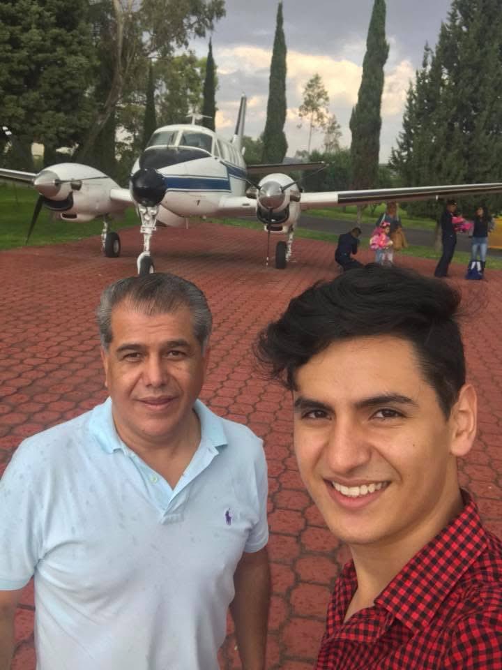 Hace ya 3 meses que te fuiste papá, es raro hay momentos donde te extraño mucho y hay otros donde sé que estás conmigo.

Espero que donde estés, lo estés disfrutando al máximo
