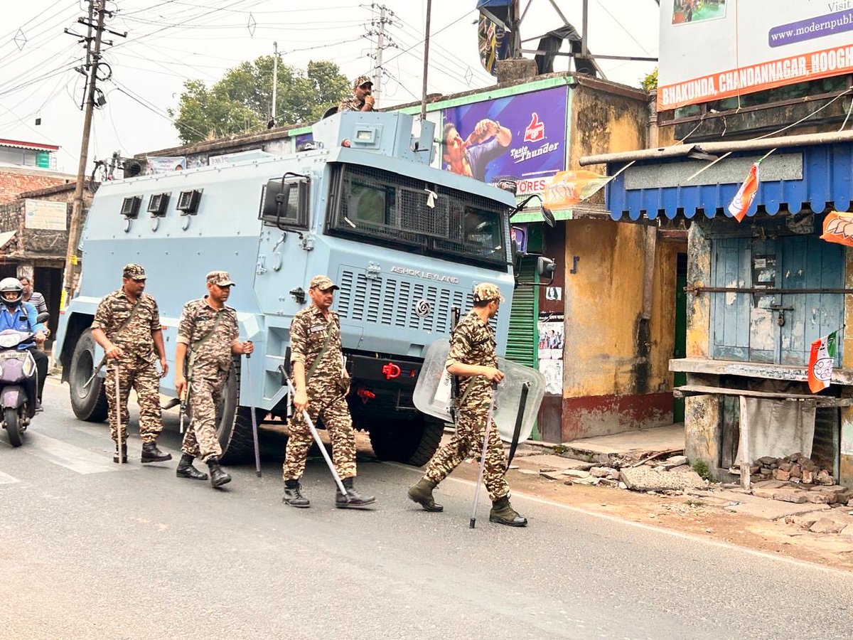 CrpfWest's tweet photo. OPERATION TRUST 

Confidence, security, and vigilance—CAPFs are actively engaging with locals across districts to create a secure atmosphere for free &amp; fair polling. Democracy strengthened at every step.

Area :- CHANDANNAGAR PC

@CEOWestBengal 
@ECISVEEP https://t.co/mfAWud4MAg