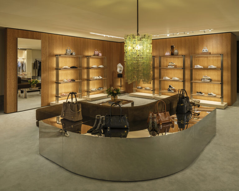 cppluxury's tweet image. AMIRI opens new flagship boutique in London at New Bond Street 

#AMIRI #London #Mayfair #NewBondStreet #luxuryfashion #luxury #fashion #luxurybags #luxuryaccessories #luxuryretail #luxuryboutique @amiri