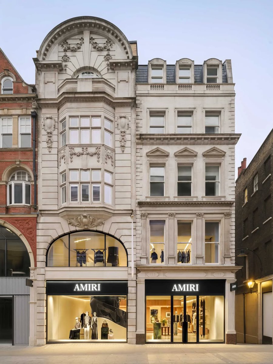 cppluxury's tweet image. AMIRI opens new flagship boutique in London at New Bond Street 

#AMIRI #London #Mayfair #NewBondStreet #luxuryfashion #luxury #fashion #luxurybags #luxuryaccessories #luxuryretail #luxuryboutique @amiri