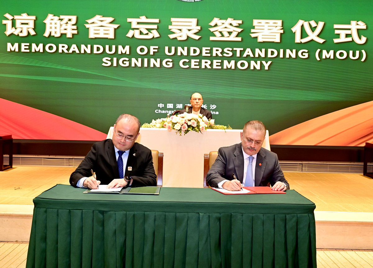 developingpak's tweet image. #Pakistan &amp;amp; #China sign historic mega deals! 🇨🇳🇵🇰

Three major mega projects were signed today in the presence of President Asif Ali #Zardari.

1. #Karachi Desalination Plant

The most significant project is a state-of-the-art #Desalination Plant that will convert seawater into