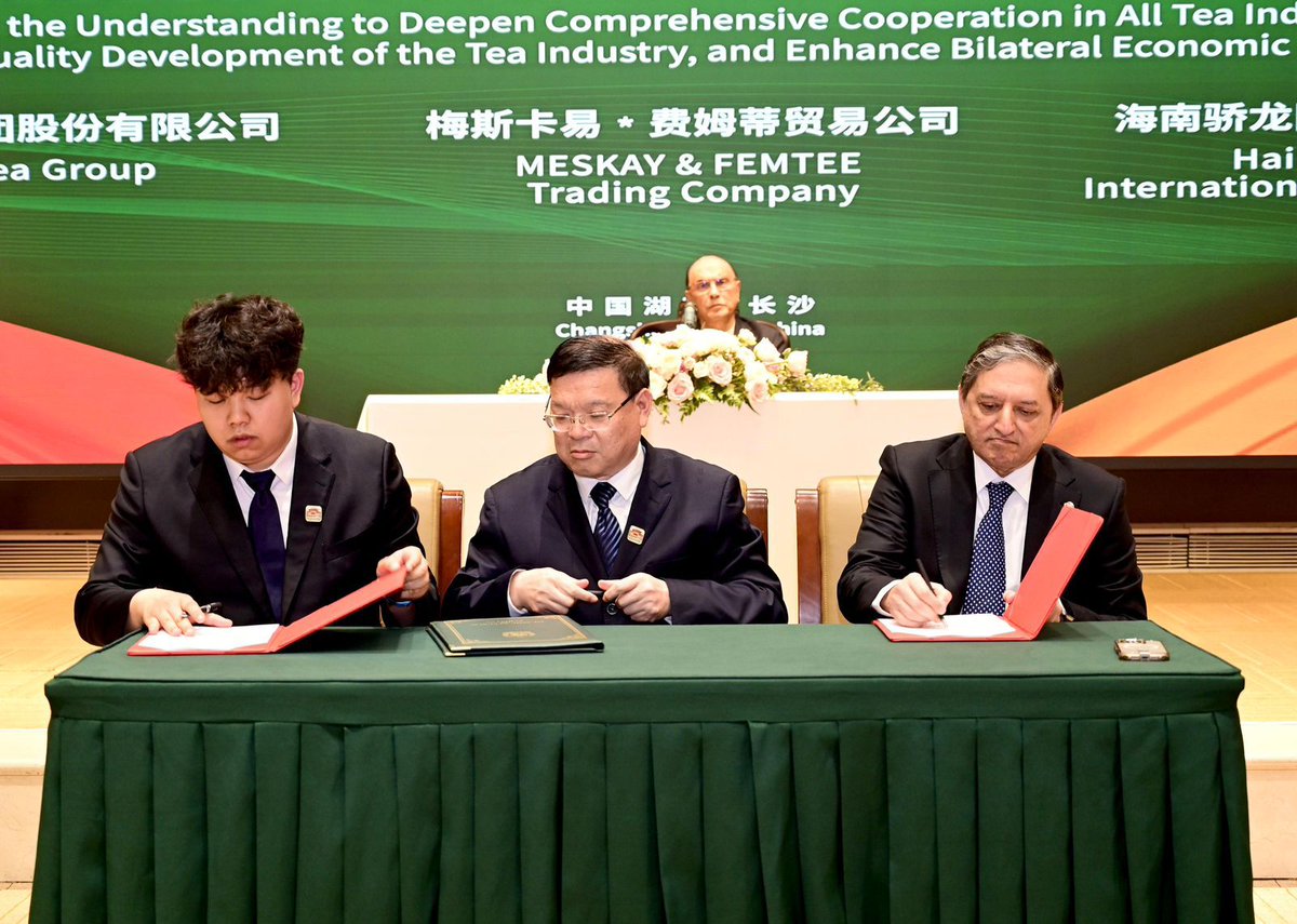 developingpak's tweet image. #Pakistan &amp;amp; #China sign historic mega deals! 🇨🇳🇵🇰

Three major mega projects were signed today in the presence of President Asif Ali #Zardari.

1. #Karachi Desalination Plant

The most significant project is a state-of-the-art #Desalination Plant that will convert seawater into