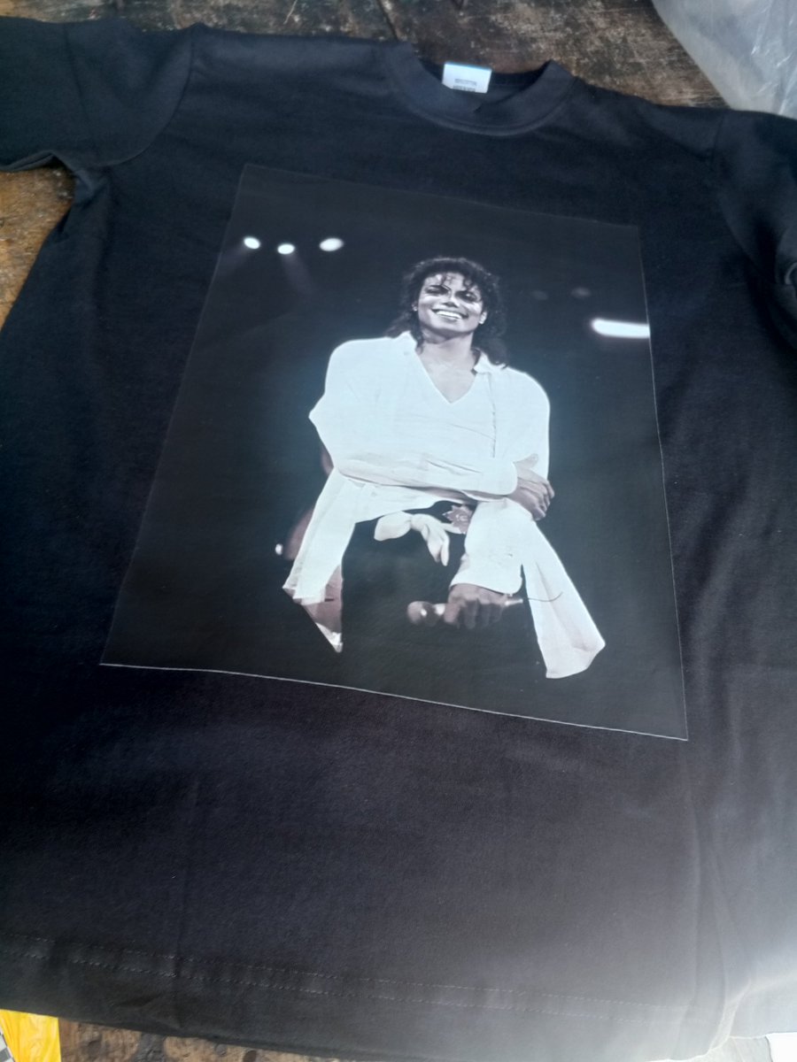 odmusprints's tweet image. Legends are not forgotten, they are worn with pride. 💫
Need yours? 
send a DM today or contact 09037037637

#BrandVisibility #printingexpert # shirt branding