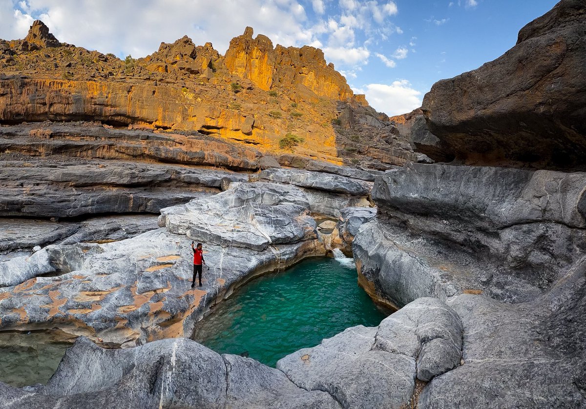 mohdalhinai7's tweet image. يعتبر وادي #ضم شرق ولاية عبري واحد من أجمل الأودية في محافظة الظاهرة فهو وجهة سياحيةيقصدها الكثير من المغامرين وكذلك يتميز بتضاريس وتكوينات صخرية يعشقها مصورين الطبيعة وله عدة روافد من جبل السراة وجبل شمس وتستمر المياه فيه طوال العام تقريباً 🏔️ 📸 #سلطنة_عُمان #oman