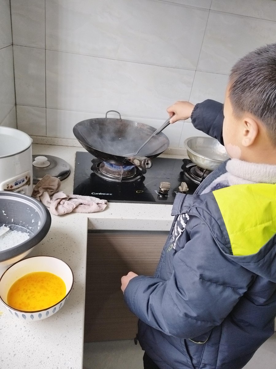 f1kikoduran1980's tweet image. "10 mins of 'kitchen helper' time = 100% smiles!  Stir, pour, giggle—simple moments that stick. What’s your tiny chef’s favorite task  #FamilyFun #LittleChefs"
