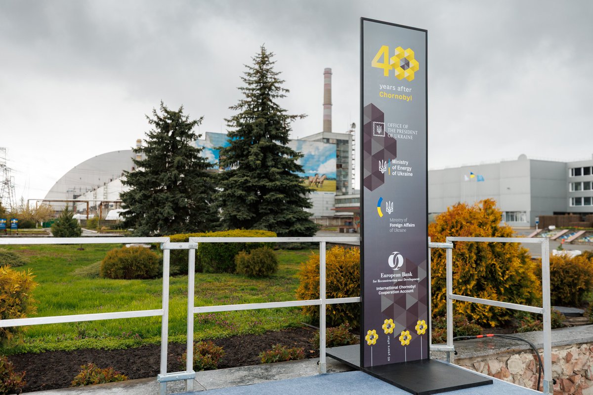 EmbaMexUcr's tweet photo. El Embajador Audencio Contreras asistió al acto conmemorativo por el 40º aniversario del
desastre nuclear de Chornobyl, celebrado en la Central Nuclear de Chornobyl. Se honró la memoria de las víctimas de este suceso y de los liquidadores que mitigaron sus consecuencias.
🇲🇽🤝🇺🇦 https://t.co/5hD8f71giC