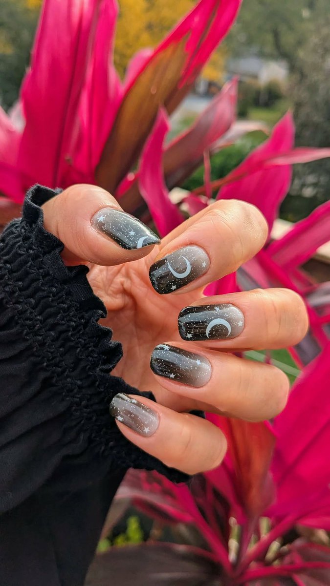 lilyfoxbeauty's tweet image. My Moon 🌙
“Beautiful design and sparkle!” - Vilma

Wraps = My Moon

#lilyandfoxnails #NailWraps #NailArt #NailWrapsDesigns #NailWrapAddict #NailWrapsOfTheDay #NailWrapGoals #DIYNails #NailWrapLover #nails #nailsofinstagram