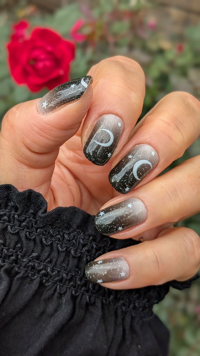 lilyfoxbeauty's tweet image. My Moon 🌙
“Beautiful design and sparkle!” - Vilma

Wraps = My Moon

#lilyandfoxnails #NailWraps #NailArt #NailWrapsDesigns #NailWrapAddict #NailWrapsOfTheDay #NailWrapGoals #DIYNails #NailWrapLover #nails #nailsofinstagram