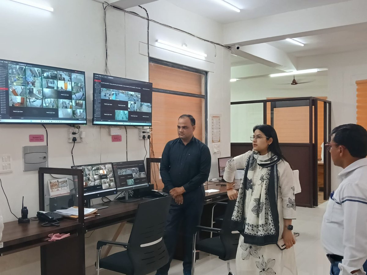 DmHapur's tweet photo. आज इंटीग्रेटेड कमांड एंड कंट्रोल सेंटर का विस्तृत निरीक्षण किया गया। निरीक्षण के दौरान सेंटर में संचालित विभिन्न तकनीकी प्रणालियों, निगरानी कैमरा नेटवर्क तथा अन्य डिजिटल व्यवस्थाओं की कार्यप्रणाली का गहन अवलोकन किया गया। 
@CMOfficeUP @ChiefSecyUP @CommissionerMe3 https://t.co/6NIDEK7j6h