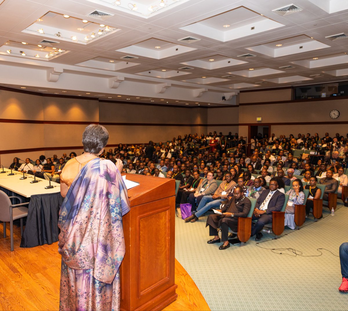 Le Canapé tweet media