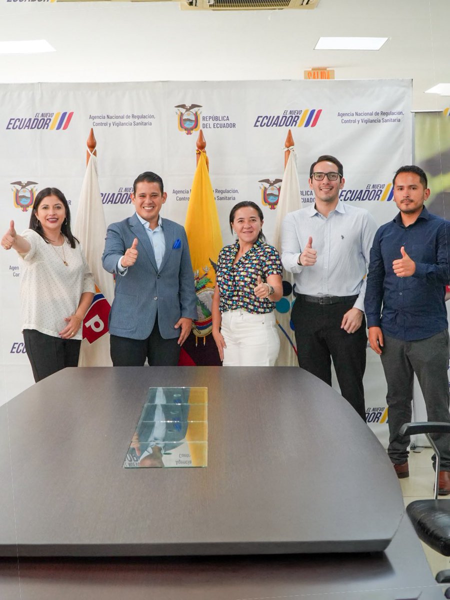 Arcsa_Ec's tweet photo. ¡Impulsamos la #Farmacovigilancia por medicamentos seguros! 🛡️🔬

Nuestro director @DanielSanchezEc mantuvo reunión con representantes de #Sandoz para fortalecer la seguridad del paciente mediante espacios de capacitación técnica y científica de alta calidad.

#ElNuevoEcuador 🇪🇨 https://t.co/g7UiV9V2BP