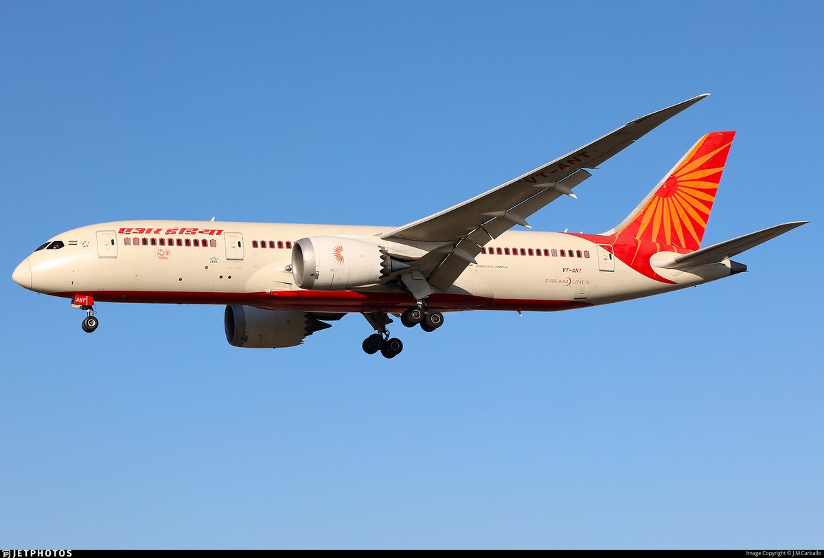 Vinamralongani's tweet image. The retrofit of @airindia's VT-ANT marks the beginning of the end for the old B787 livery and the broken seats, non working IFE and dated cabins that defined government owned Air India.
And that new livery on VT-ANT? Absolutely gorgeous. 
Can’t wait to fly it.
#AvGeek