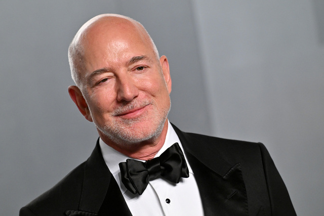 ジェフ・ベゾスが会議で絶対にやらないことがある。

パワポ禁止。Amazonの会議では、最初の15分間は全員で6ページの文書を黙読する。なぜか。｢パワポは話す側が楽なだけで、聞く側の理解が浅くなるから｣

逆に一番仕事を遅くしてるのが、
｢分かった気にさせるプレゼン｣