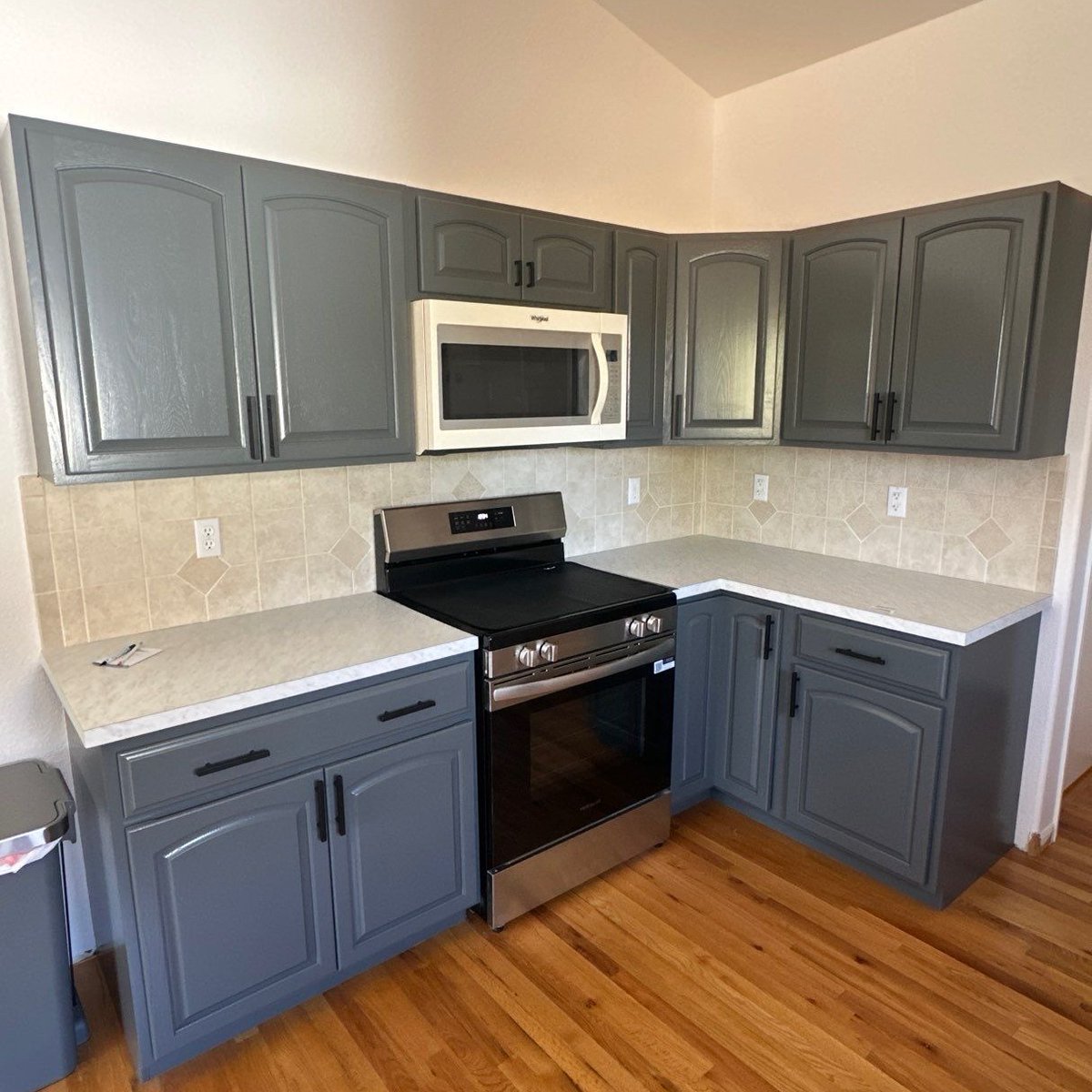 paintingnoco's tweet image. April 2026 work spotlight! This Loveland craftsman went from tan to sage green — full exterior repaint by Painting NoCo. Cabinets, exteriors &amp;amp; more this spring!

Free estimate: paintingnoco.com

#PaintingNoCo #LovelandCO #BeforeAndAfter #ColoradoPainting