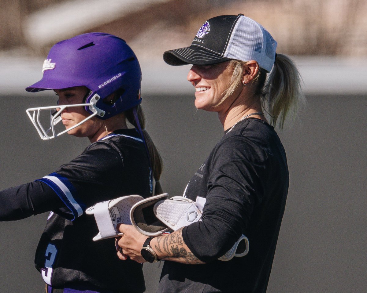 ACU_Softball's tweet photo. Happy Birthday Coach Hutcherson🎉

We are so thankful for all you do for this program!!🩷

#DayOne | #GoWildcats https://t.co/WlnaJngecl