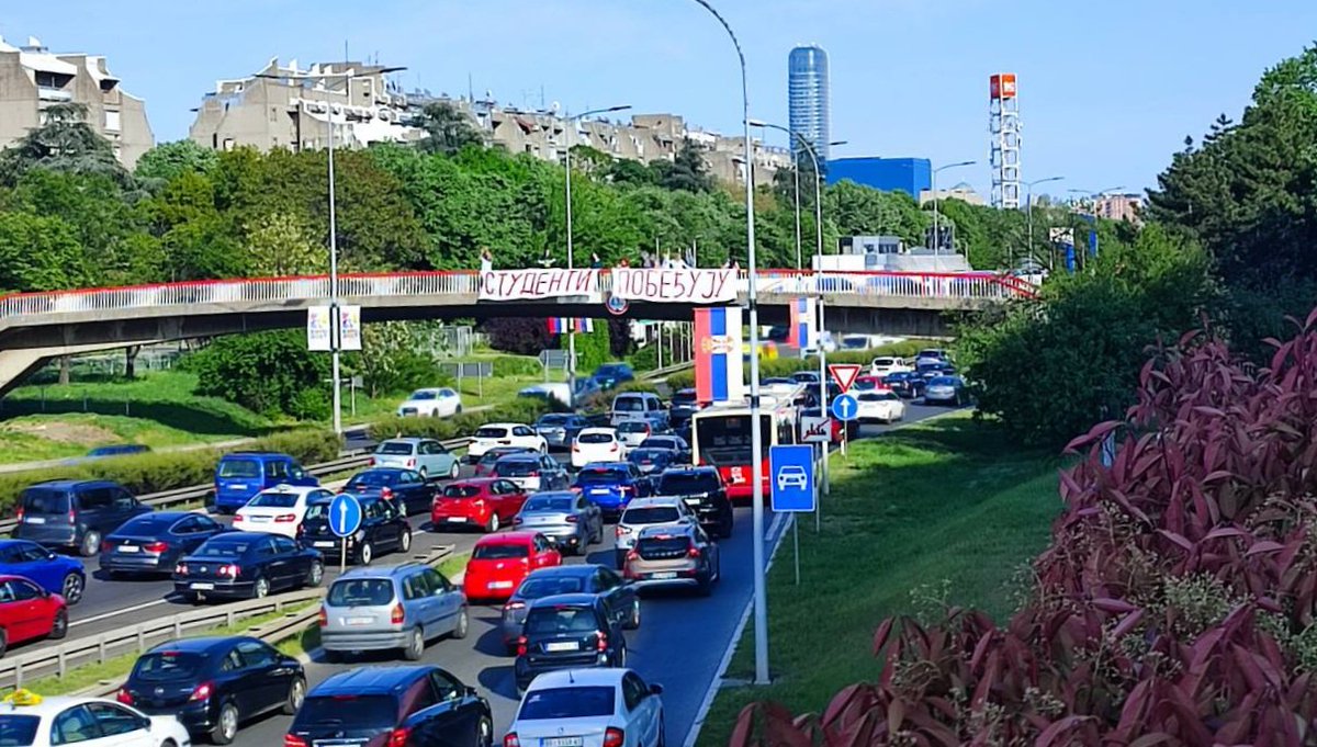 Gazda_Milutin's tweet photo. Zbor Ušće Gazela danas na dve uzastopne lokacije na autoputu. Pršti od podrške. https://t.co/do0z8BkoCK