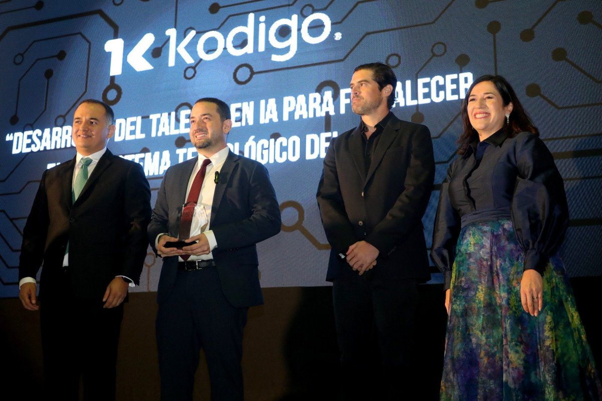 #DeDinero | Reconocen a empresas comprometidas con el desarrollo del país
diarioelsalvador.com/reconocen-a-em…