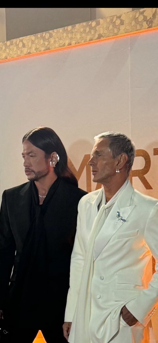 “Yo soy Elvis” 🎙 tweet media