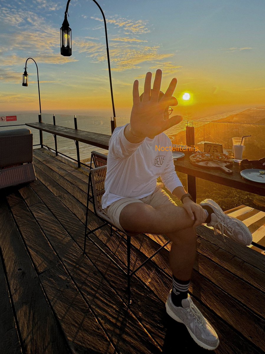 boredäm tweet media