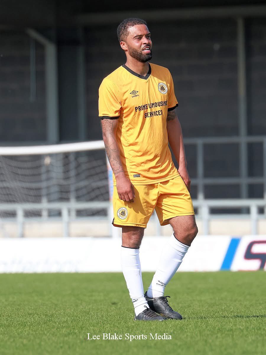 SwizzyWeirDaley's tweet photo. Scoring the winner at York street stadium or scoring the winner at Jakemans stadium it’s always a pleasure when I set foot back in the town 🟠⚫️. Thanks for the hospitality great to see my old teammates and so many people  getting the club back up the leagues ✈️ @bostonunited https://t.co/az0wl4ncna