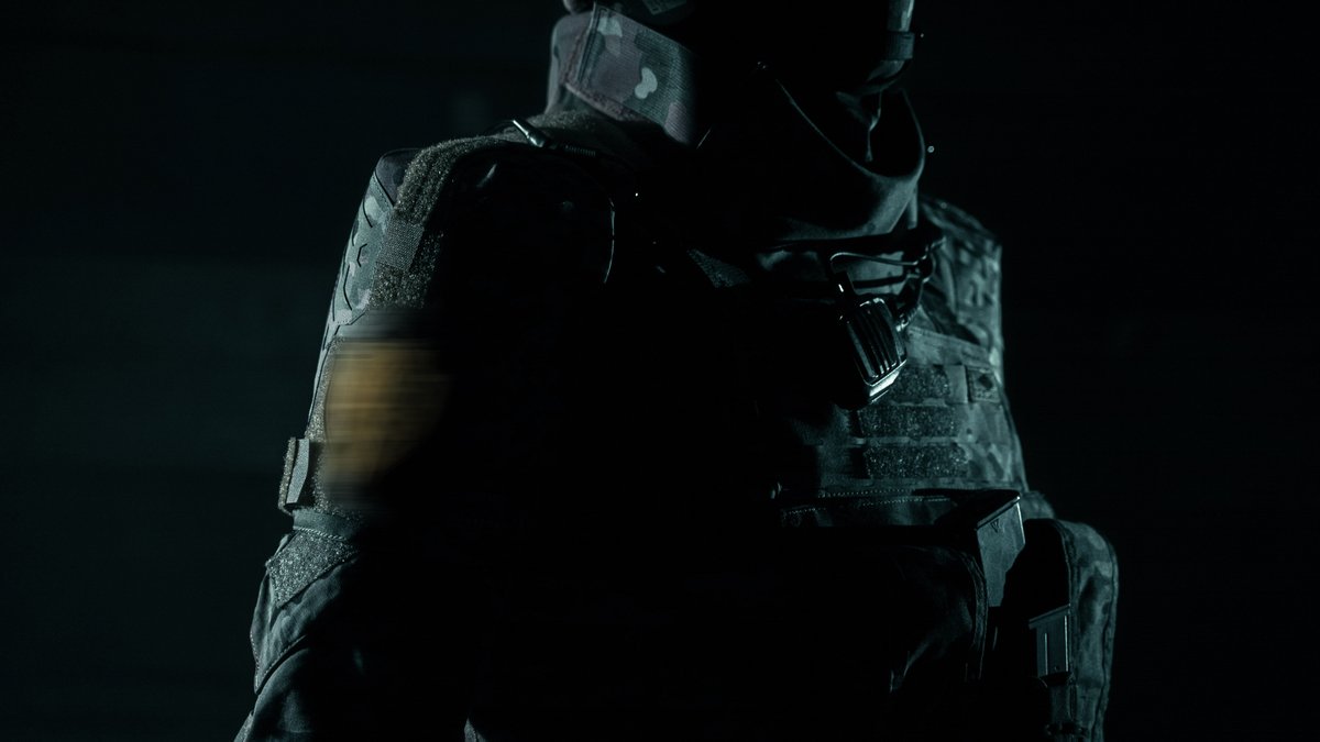 arsarma's tweet image. There's just something aesthetic about dark shots.

Look close enough and you'll spot the A-20 Titan harness plate carrier with Laser Cut technology and the A-23 Aylet shoulder protection module.

#tacticalgear #multicam #military