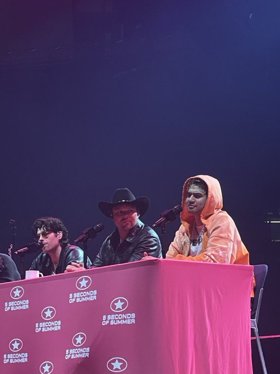 Okay one, calum that’s a cool hoodie, two why does ashton always look so in love with that man