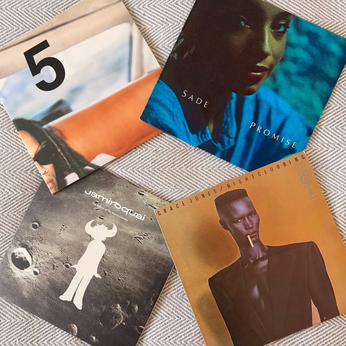 RACCOONFM1's tweet image. My afternoon vinyl choices:

🔸 Sade – Promise
🔸 Grace Jones – Nightclubbing
🔸 Lenny Kravitz – 5
🔸 Jamiroquai – The Return of the Space Cowboy

#NowPlaying #Vinyl #April2026