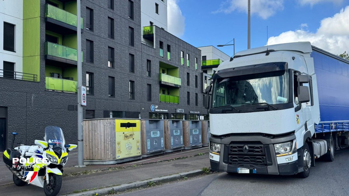 PoliceNationale's tweet photo. Partout sur le territoire, la police nationale lutte activement contre les rodéos urbains et les infractions routières  🏍️🚔

👉 Dans le Loiret (45), le 18 avril, un conducteur de quad âgé de 14 ans a refusé un contrôle alors qu’il conduisait sans plaque d’immatriculation. Après sa fuite, il a été interpellé dans une impasse et le véhicule a été saisi.

👉 À Castres (81), le 20 avril, une opération conjointe de la police nationale et municipale a permis la saisie de 4 motocross utilisées lors de rodéos urbains, mettant fin à plusieurs semaines de nuisances et de comportements dangereux.

👉 En Seine-et-Marne (77), à Mareuil-lès-Meaux, un conducteur a été contrôlé à 158 km/h au lieu de 90. Refusant le dépistage d’alcoolémie, il s’est vu confisquer son permis et son véhicule, qui a été placé en fourrière.

👉 À Rouen (76), un chauffeur routier, sous le coup d’une interdiction de circulation, a été interpellé et son poids lourd placé en fourrière.