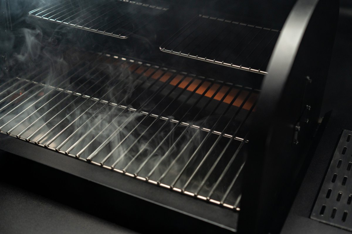 GMGrills's tweet photo. That first push of the button… the low hum, heat building, smoke starting to roll through the grates. It’s the start of a good night.

Green Mountain Grills Prime 2.0 🔥 https://t.co/CxzBqe6yxC
