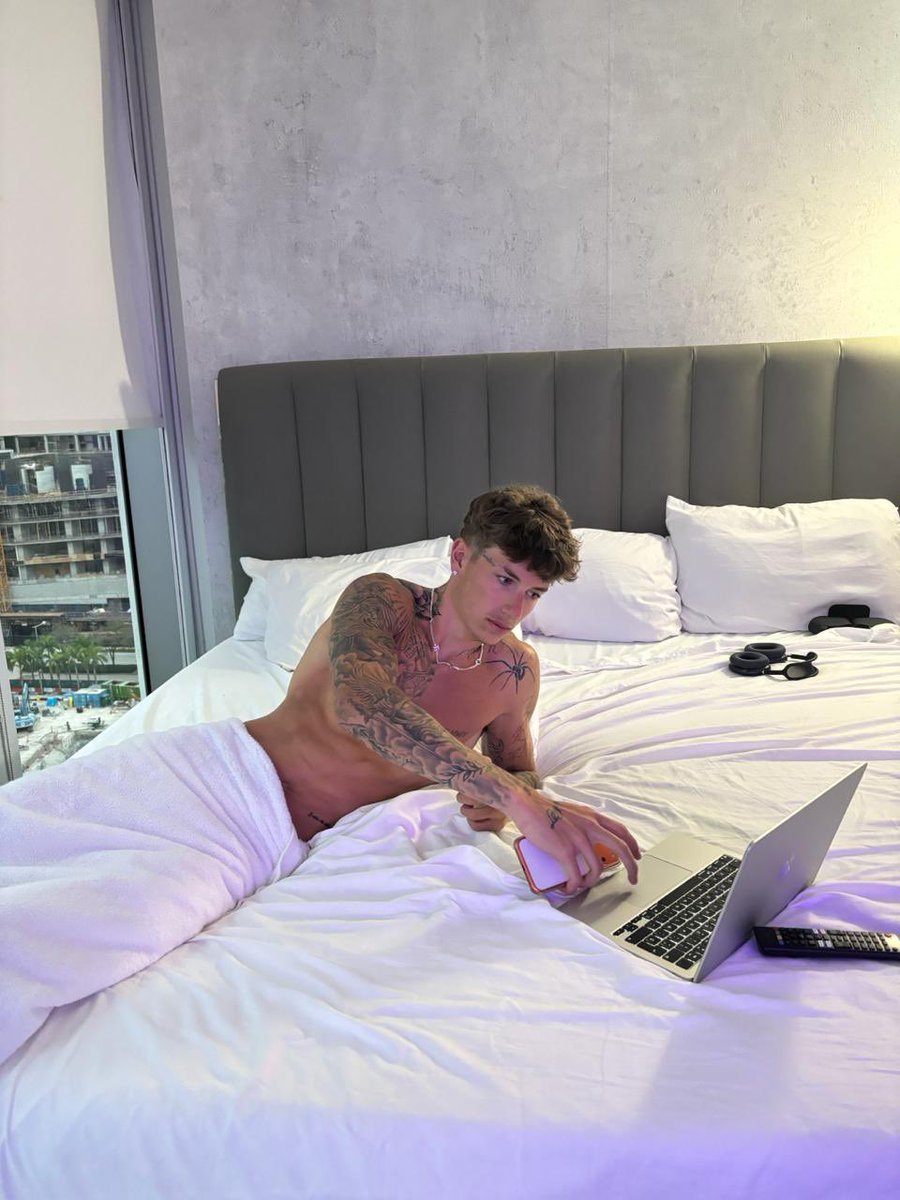 Dis bonsoir, rt ce post et attend ma surprise 🫣
Que pour les abos ;)