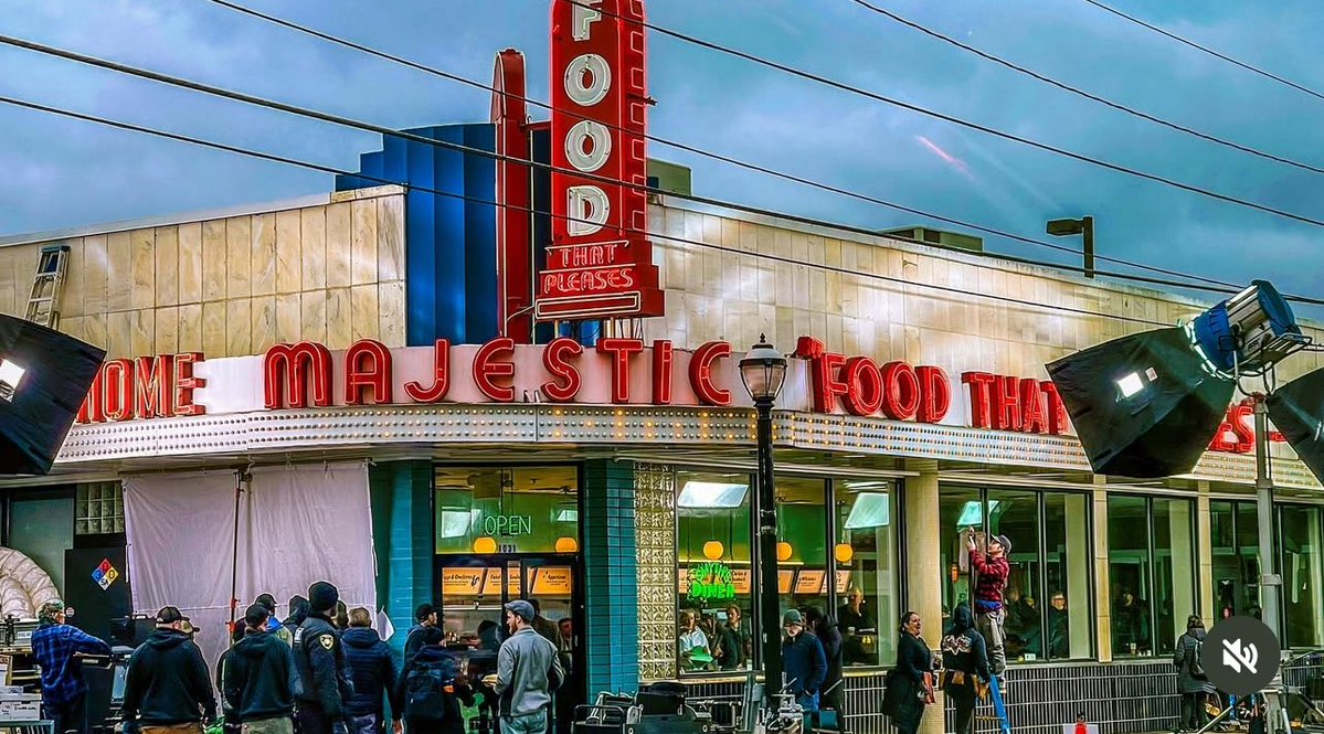 willaymerich's tweet image. Welcome to ya’llywood. 📷…
#filmmaking #neon #productionlife #onlocation #streetphotography