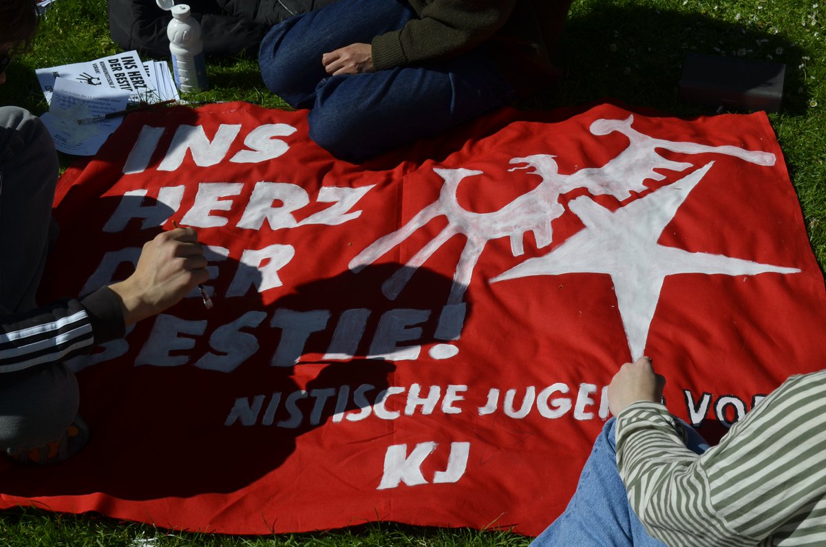 komjugend's tweet image. Heraus zum roten 1. Mai! Hier ein paar Eindrücke aus #Gelsenkirchen, #Köln und #Leipzig!

#1Mai #Rev1Mai