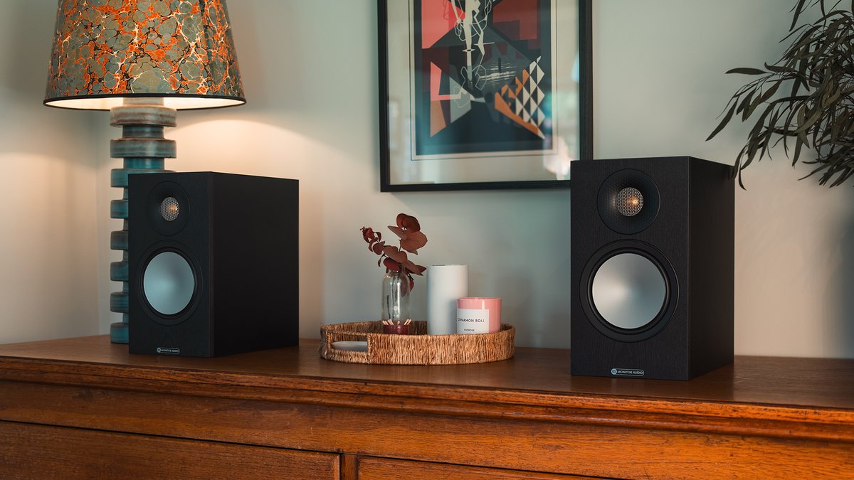 MonitorAudio's tweet photo. Compact but powerful, the Bronze 50 5.1 AV System delivers immersive cinematic sound without dominating your room. Bronze 50, Centre, and On-Wall speakers bring films, music, and games to life.

https://t.co/zK81jpsFs2

#MonitorAudio #Bronze7G #BritishDesign #ListenAgain https://t.co/4LPu4AFp8U